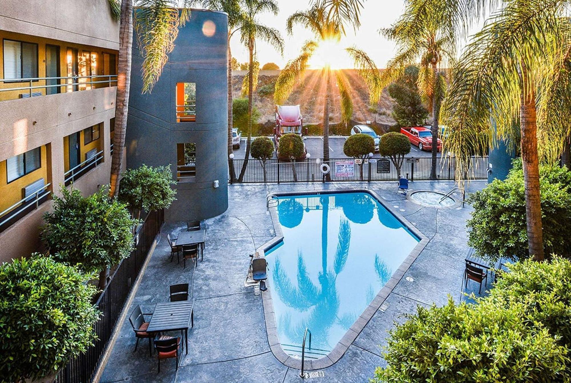Travelodge By Wyndham Commerce Los Angeles Area Kültér fotó